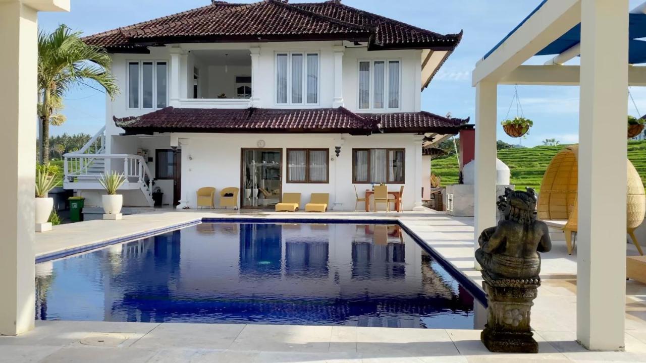 Medewi Manor Aparthotel Airsatang Exterior foto